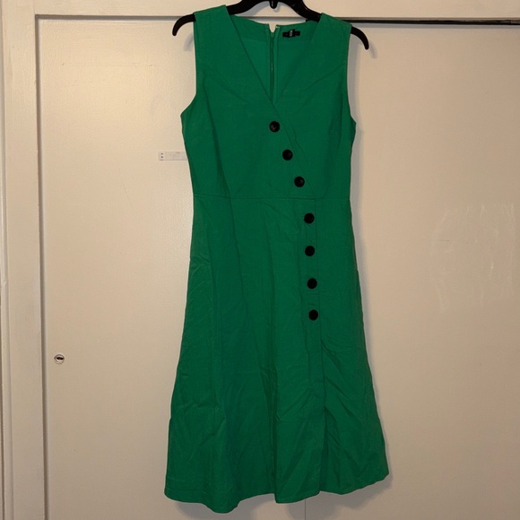 Ann Taylor Dresses & Skirts - Ann Taylor Vibrant Green Dress Size 4 GUC I ship fast!